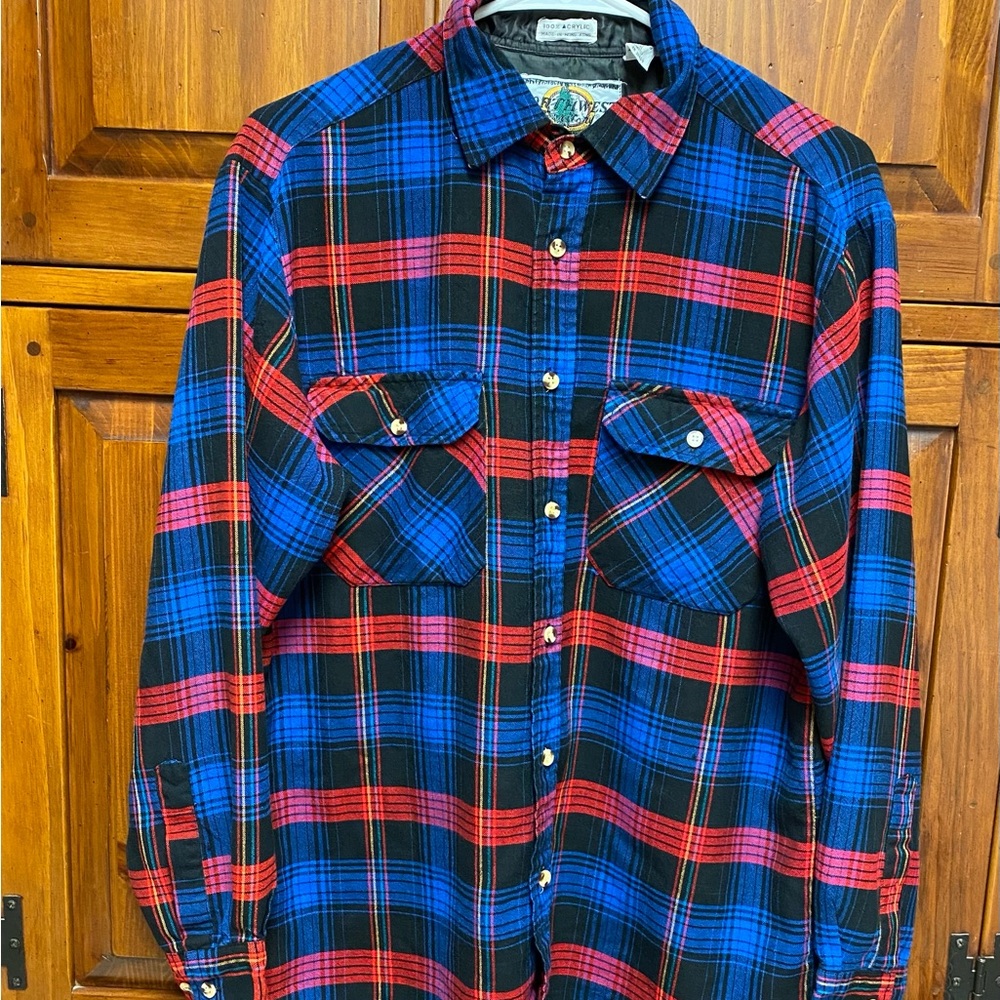 10/10$.Northwest Territory Blue and Red Casual Button Down Shirt